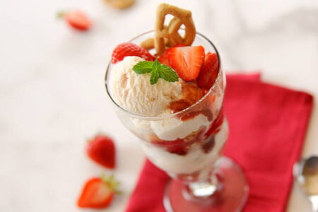 Strawberry Sundaes