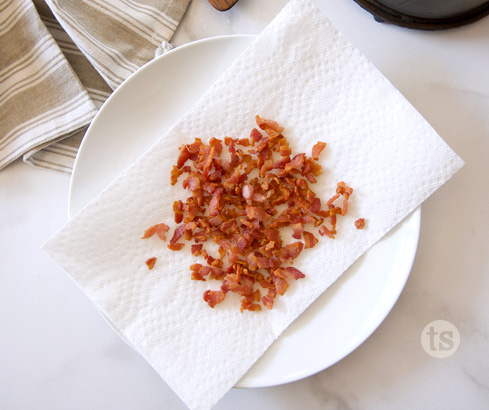 bacon on paper towel