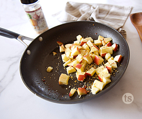 apples in skillet