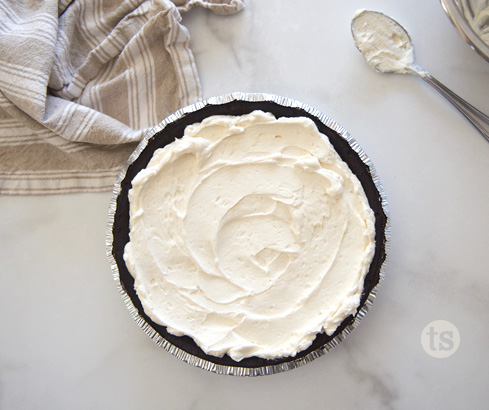 overhead of filling in Oreo crust