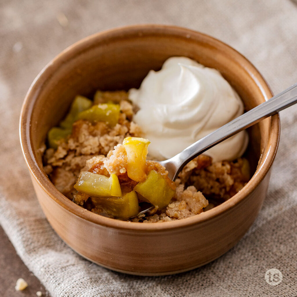 Try this Quick Caramel Apple Crumble