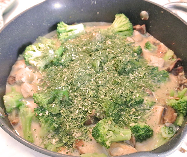 Creamy Paleo Spinach & Herb Chicken Prep