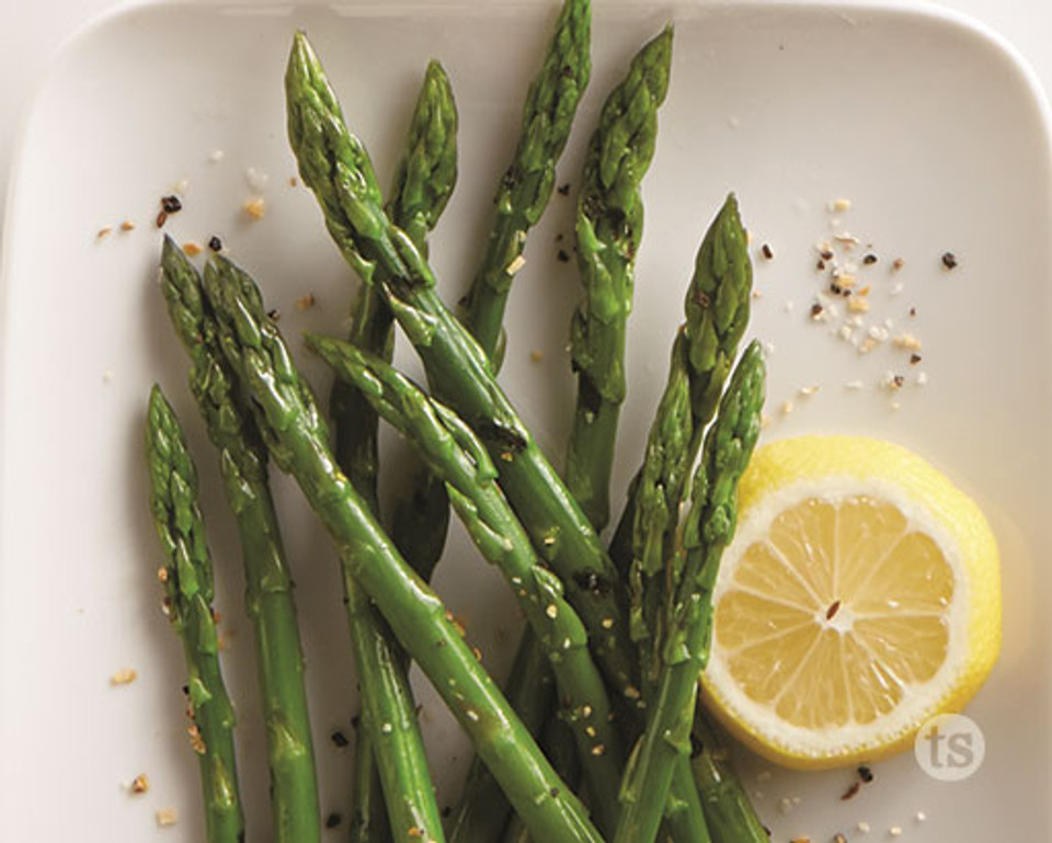 Try this grilled Asparagus with Lemon and Seasoning